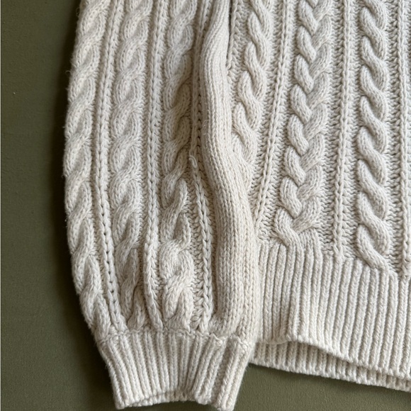 Abercrombie Cream White Chunky Cable Knit Sweater - Picture 2 of 9